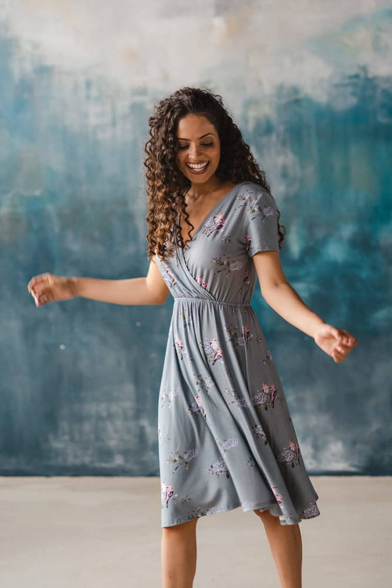 Two Ways MIDI Milk&Love Sukienka ciążowa i do karmienia krótki rękaw eukaliptus