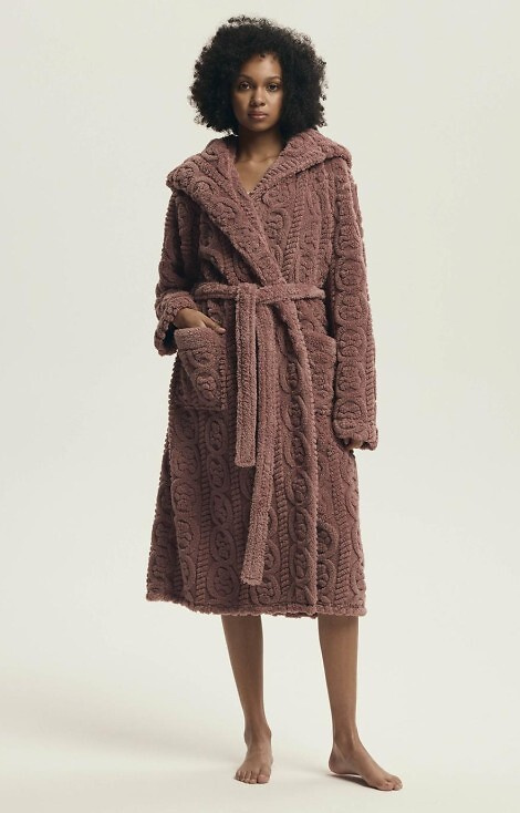 43592 Darlena Henderson dusty rose – szlafrok damski z kapturem, długi, miękki, wzorzysty