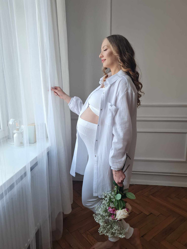 3431B Długa koszula muślinowa Marija – oversize, 100% bawełna, idealna dla kobiet w ciąży i mam - biały