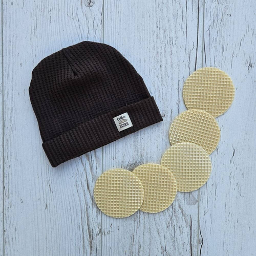 4249M "Natural Waffel" Czapeczka niemowlęca Makoma mocha