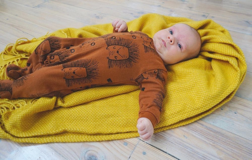  "SPIKE" Pajac niemowlęcy Makoma cinnamon 