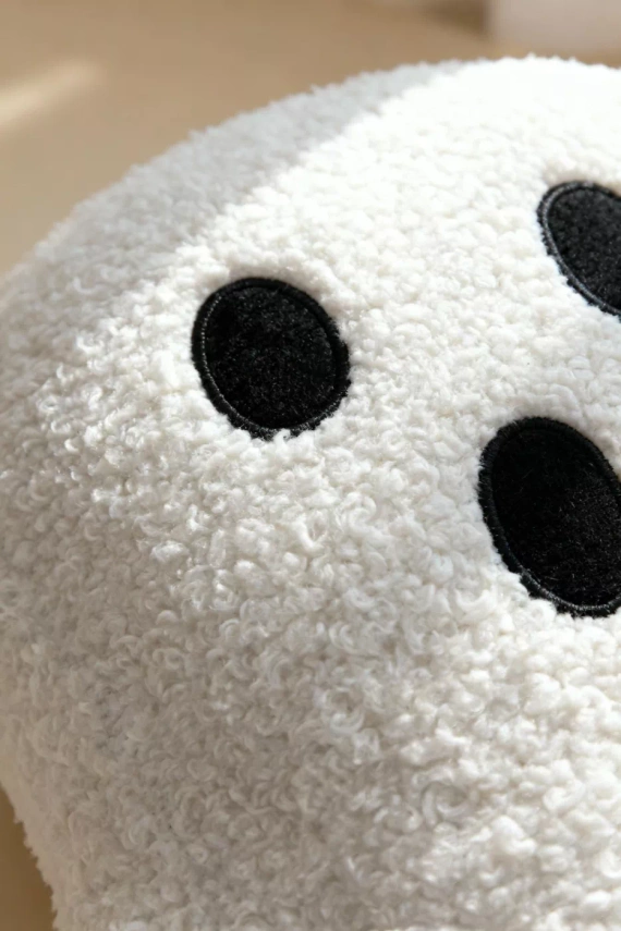 Duch boucle Poduszka dekoracyjna Spod Igły i Nitki – biały 28x40 cm, ozdoba na Halloween i jesień