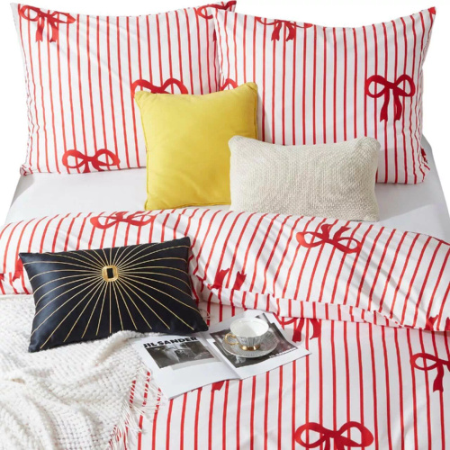 Xmass Bow Pościel mikrosatynowa świąteczna biała czerwona kokardy I25 Spod Igły i Nitki – miękka, gładka i trwała