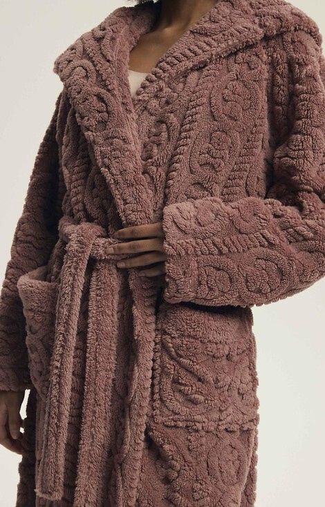 43592 Darlena Henderson dusty rose – szlafrok damski z kapturem, długi, miękki, wzorzysty