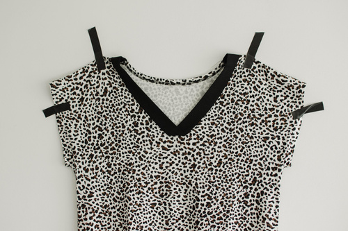 853 Kendall De Lafense – Koszula nocna z wiskozy w panterkę - ecru panterka